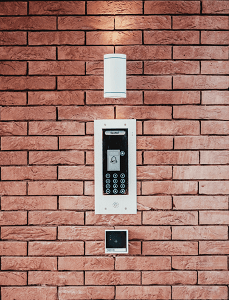 Access control και Airbnb